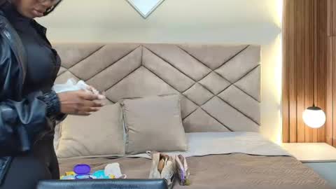 Raquel online show from 08.08.26