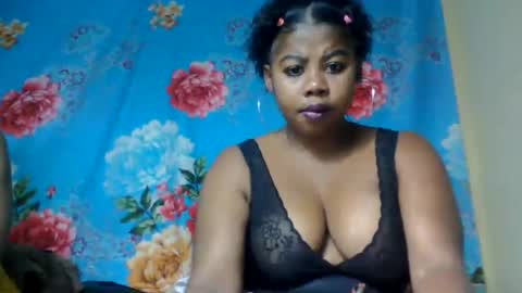Snapshot of rasoavelo chatting on 07.25.26 rasoavelo online show from 07.25.26