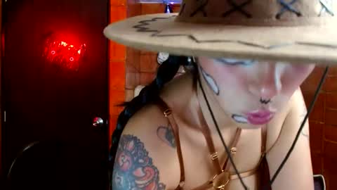 Snapshot of raven__purple chatting on 10.17.25 raven__purple online show from 10.17.25