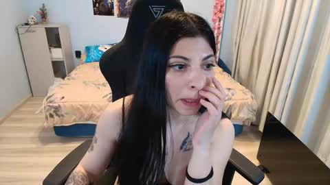 raven_haired_goddess online show from 05.01.26