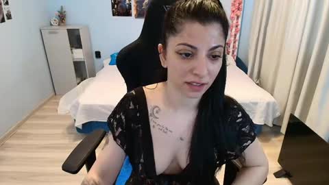 Snapshot of raven_haired_goddess chatting on 05.14.26 raven_haired_goddess online show from 05.14.26