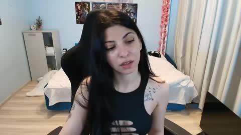 Snapshot of raven_haired_goddess chatting on 05.18.26 raven_haired_goddess online show from 05.18.26
