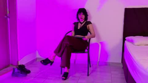 Snapshot of raven_oa chatting on 04.21.26 online show from 04.21.26
