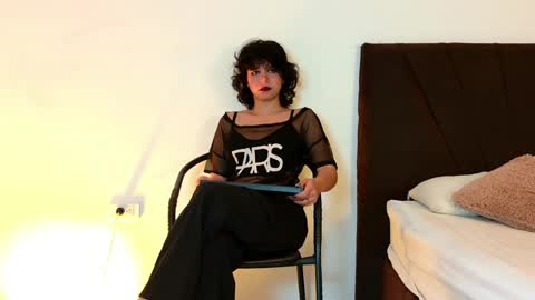 Snapshot of raven_oa chatting on 05.12.26 online show from 05.12.26