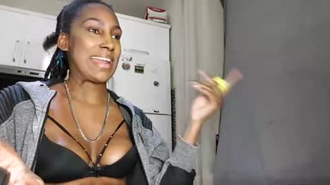 Snapshot of ravenbby chatting on 04.17.26 ravenbby online show from 04.17.26