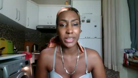 Snapshot of ravenbby chatting on 04.21.26 ravenbby online show from 04.21.26