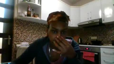 Snapshot of ravenbby chatting on 04.28.26 ravenbby online show from 04.28.26