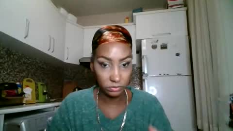 Snapshot of ravenbby chatting on 05.06.26 ravenbby online show from 05.06.26