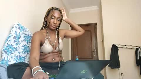 Snapshot of ravenbby chatting on 05.17.26 ravenbby online show from 05.17.26