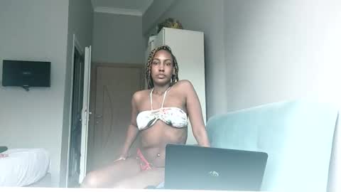 Snapshot of ravenbby chatting on 05.25.26 ravenbby online show from 05.25.26