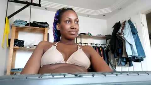 Snapshot of ravenbby chatting on 07.19.26 ravenbby online show from 07.19.26