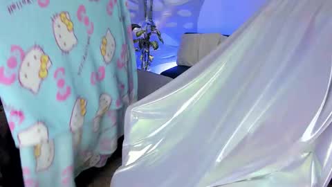 Snapshot of ravencollen chatting on 10.17.25 ravencollen online show from 10.17.25