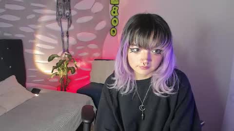 ravencollen online show from 10.20.25