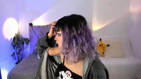 Snapshot of ravencollen chatting on 11.07.25 ravencollen online show from 11.07.25