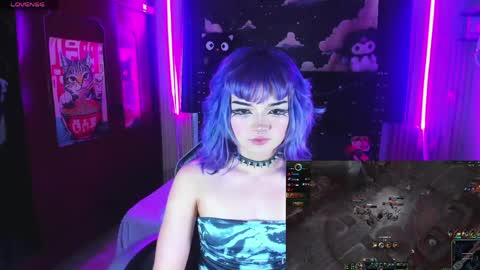 Snapshot of ravencollen chatting on 05.16.26 ravencollen online show from 05.16.26