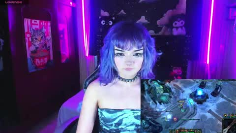 Snapshot of ravencollen chatting on 05.16.26 ravencollen online show from 05.16.26