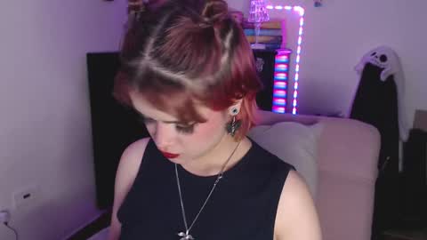 Snapshot of raventh_ chatting on 02.18.25 raventh_ online show from 02.18.25