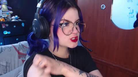 Snapshot of raventh_ chatting on 10.18.25 raventh_ online show from 10.18.25