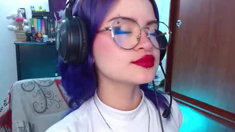 Snapshot of raventh_ chatting on 10.22.25 raventh_ online show from 10.22.25