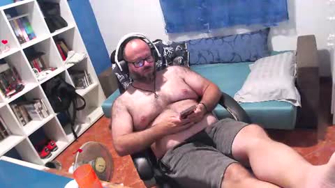 Snapshot of ravingr3d3 chatting on 07.18.26 ravingr3d3 online show from 07.18.26