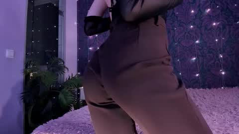 Snapshot of rawdare chatting on 09.14.25 Lillian online show from 09.14.25