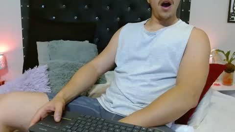 Snapshot of ray_weed chatting on 02.10.25 Ray online show from 02.10.25