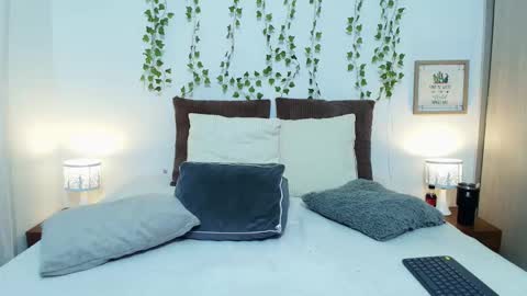 Snapshot of ray_weed chatting on 10.17.25 Ray online show from 10.17.25