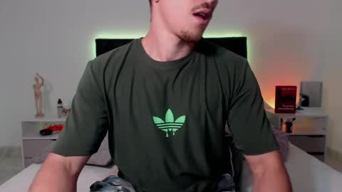 Snapshot of ray_weed chatting on 11.01.25 Ray online show from 11.01.25