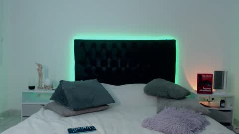 Snapshot of ray_weed chatting on 11.16.25 Ray online show from 11.16.25