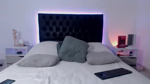 Snapshot of ray_weed chatting on 11.18.25 Ray online show from 11.18.25