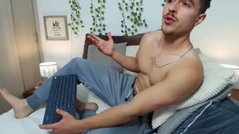 Snapshot of ray_weed chatting on 11.28.25 Ray online show from 11.28.25