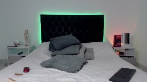 Snapshot of ray_weed chatting on 12.23.25 Ray online show from 12.23.25