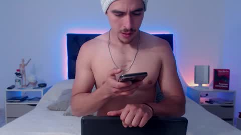 Snapshot of ray_weed chatting on 01.11.26 Ray online show from 01.11.26