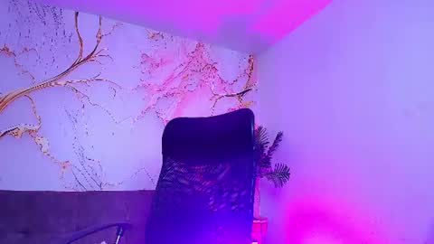 Snapshot of raylin_escobar chatting on 06.17.26 raylin_escobar online show from 06.17.26