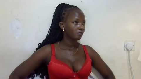Snapshot of realqueen_ chatting on 03.02.25 queen online show from 03.02.25