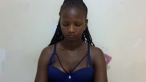 Snapshot of realqueen_ chatting on 03.06.25 queen online show from 03.06.25