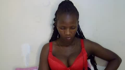 Snapshot of realqueen_ chatting on 03.11.25 queen online show from 03.11.25