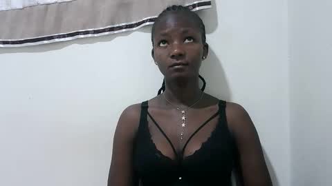 Snapshot of realqueen_ chatting on 10.21.25 queen online show from 10.21.25