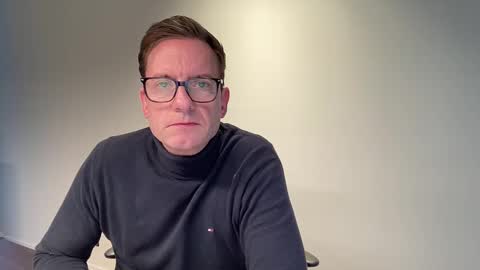 Snapshot of realstuff_ chatting on 12.11.24 realstuff_ online show from 12.11.24