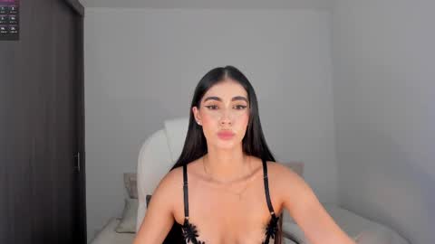 Snapshot of rebeccabaxter chatting on 02.12.25 Rebecca online show from 02.12.25