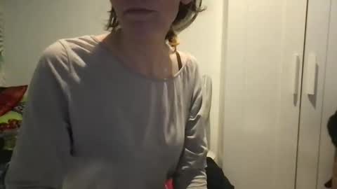 Snapshot of redfoxofficial chatting on 11.15.25 Redfox online show from 11.15.25