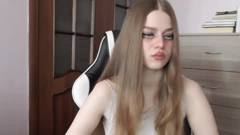 Lily online show from 04.25.26