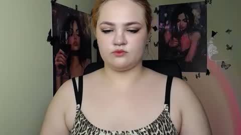 Snapshot of redhotqueen1 chatting on 05.29.26 Rina online show from 05.29.26