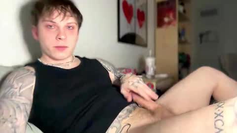 Snapshot of redrumbackwards chatting on 01.06.25 redrum online show from 01.06.25