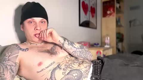 Snapshot of redrumbackwards chatting on 01.12.25 redrum online show from 01.12.25