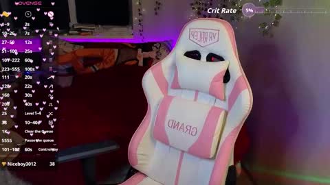 Snapshot of redvelveten chatting on 11.25.25 Ronnie online show from 11.25.25