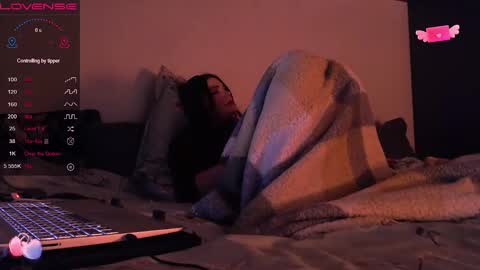 Snapshot of redyari chatting on 11.15.25 Red online show from 11.15.25