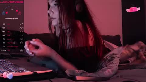 Snapshot of redyari chatting on 11.16.25 Red online show from 11.16.25