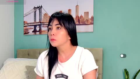 Snapshot of reese_yanella chatting on 02.11.26 Yanella online show from 02.11.26