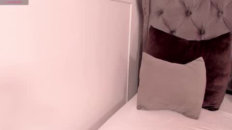 Snapshot of regina_noctixx chatting on 10.18.25 Regina online show from 10.18.25